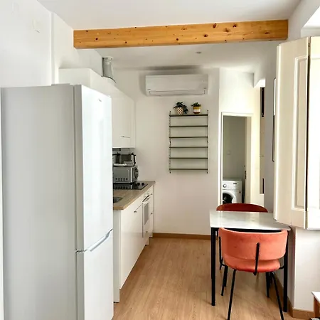 Apartment Rsrc New Ac & Bright 1br *
