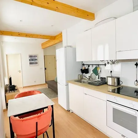 Rsrc New Ac & Bright 1br ליסבון